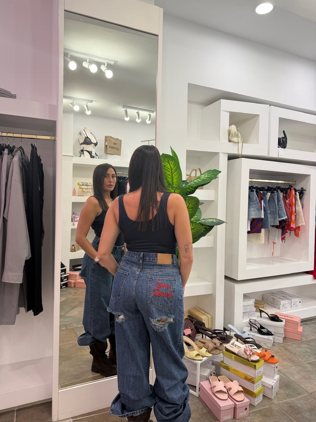Jeans don’t touch