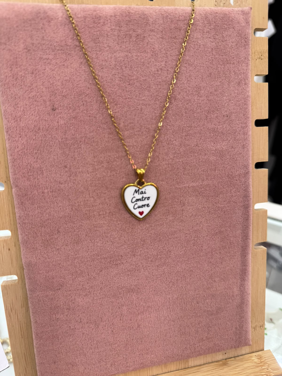 Collana Mai contro cuore